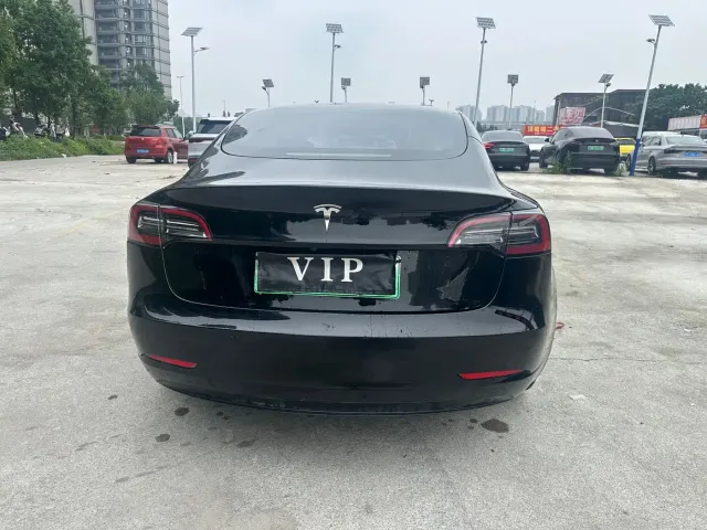 Tesla Model 3 — Фото автомобиля 11