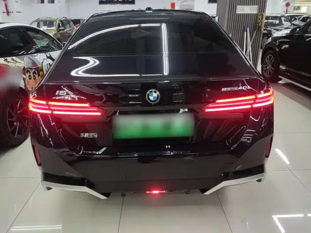 BMW i5 — Фото автомобиля 5