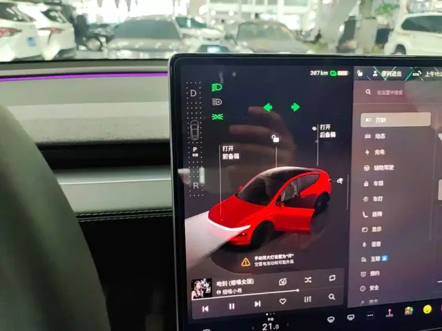 Tesla Model Y — Фото автомобиля 13