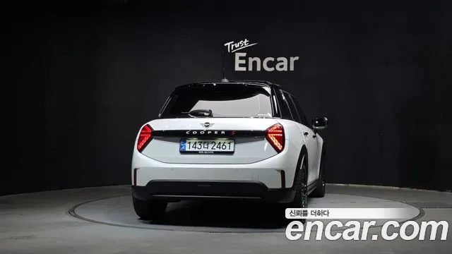 MINI Cooper 4th Gen — Фото автомобиля 4