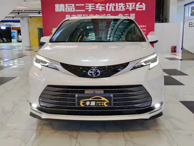 Toyota Sienna — Фото автомобиля 2