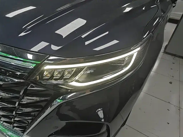 Roewe iMAX8 — Фото автомобиля 23