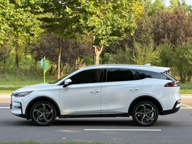 BYD Tang — Фото автомобиля 12