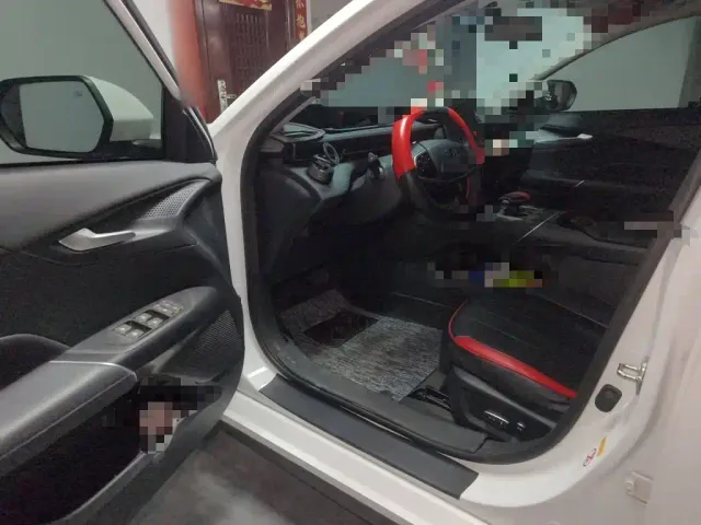 Changan Qiyuan A05 — Фото автомобиля 12