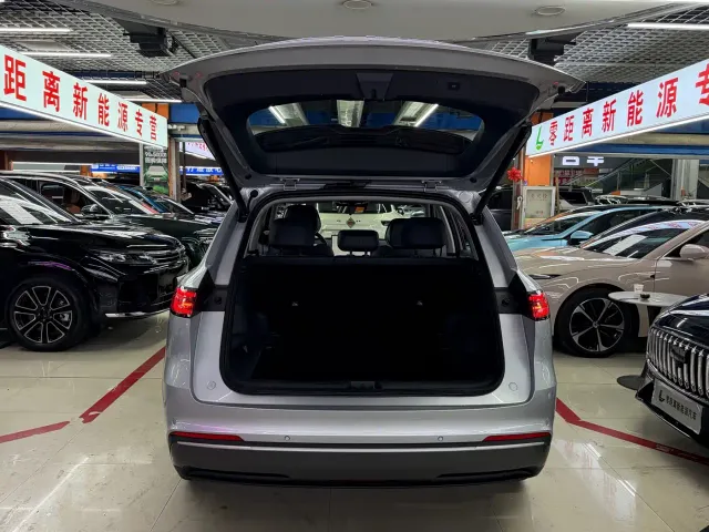 Geely Galaxy Starship 7 EM-i — Фото автомобиля 15