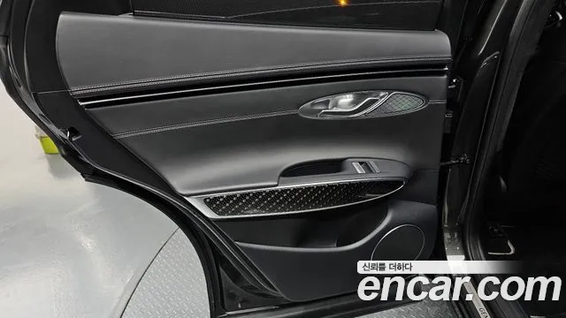 Genesis GV70 — Фото автомобиля 14