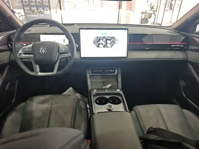 BYD Qin L 2025 EV 545KM Cloud Chariot Edition — Фото автомобиля 9