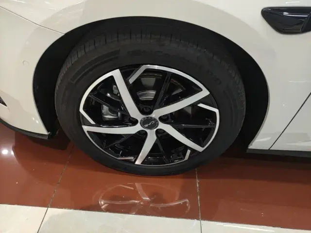 BYD Seal 07 DM-i — Фото автомобиля 22