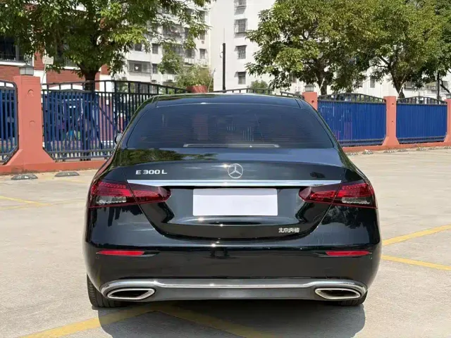 Mercedes-Benz E-Class — Фото автомобиля 6