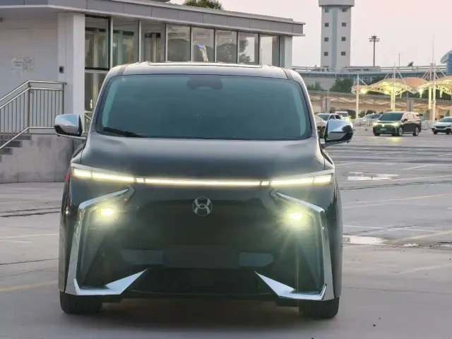 Hycan V09 — Фото автомобиля 2