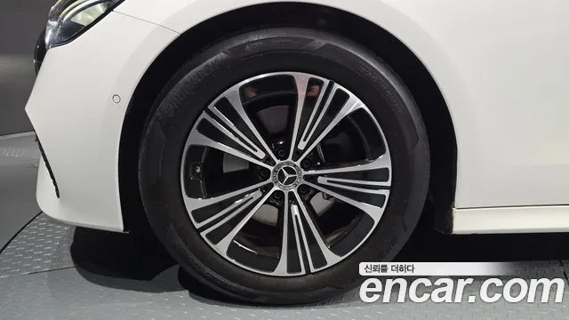 Mercedes-Benz E-Class — Фото автомобиля 5