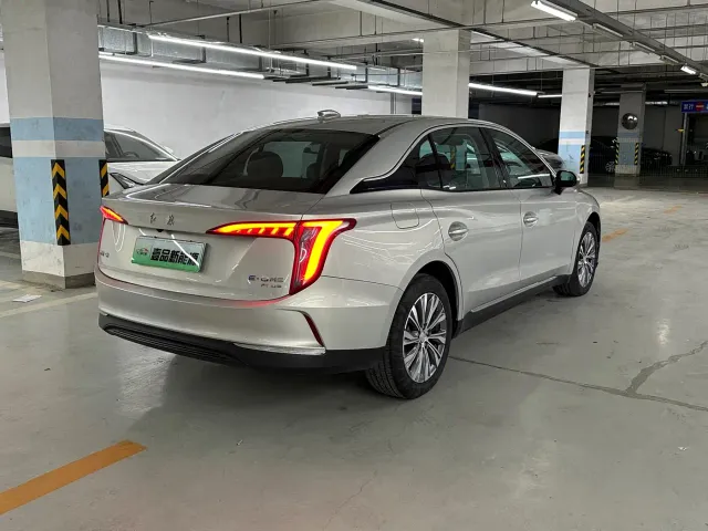 Hongqi E-QM5 — Фото автомобиля 6