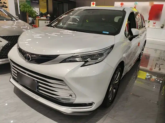 Фотография автомобиля — Toyota Sienna