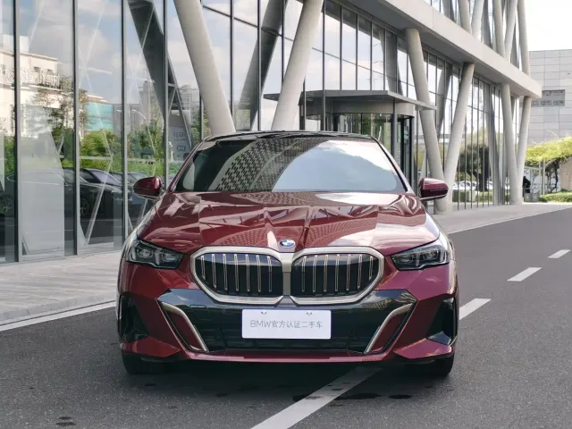 BMW 5 Series — Фото автомобиля 2
