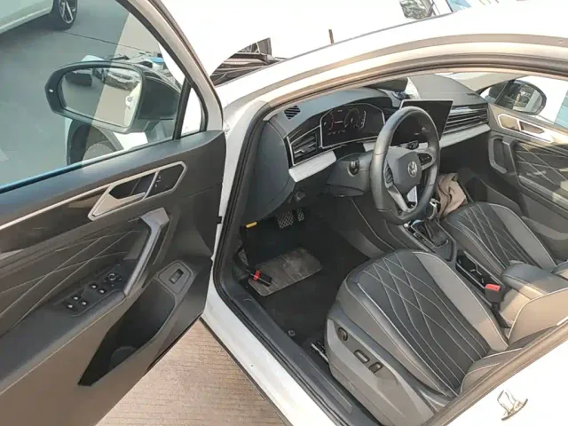 Volkswagen Tiguan L — Фото автомобиля 15