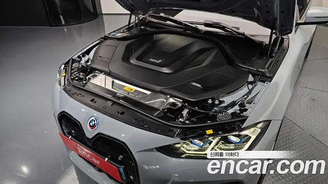 BMW i4 — Фото автомобиля 6