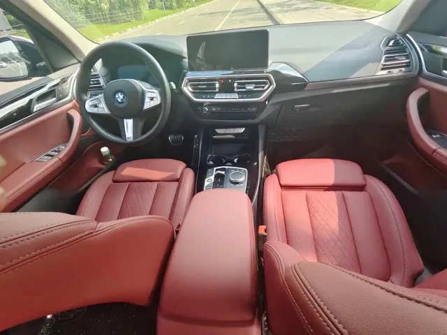 BMW iX3 — Фото автомобиля 11