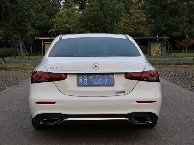 Mercedes-Benz E-Class — Фото автомобиля 8