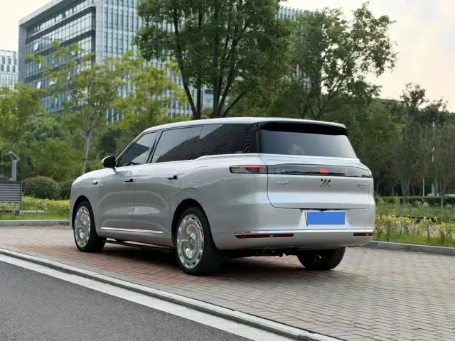 IM Motors LS9 — Фото автомобиля 8