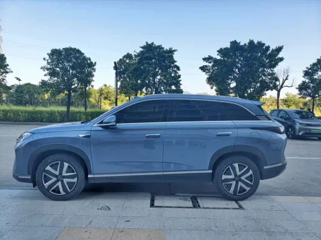 BYD Hai Shi 07 DM-i — Фото автомобиля 7