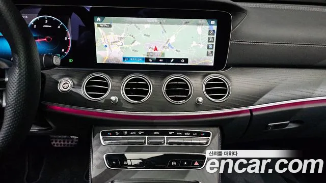 Mercedes-Benz E-Class — Фото автомобиля 12