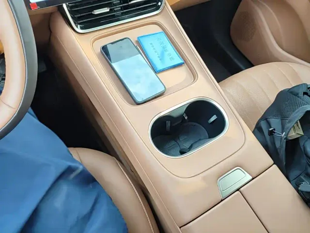 Dongfeng Aeolus Dongfeng Aeolus L8 2025 Plug-in Hybrid — Фото автомобиля 13