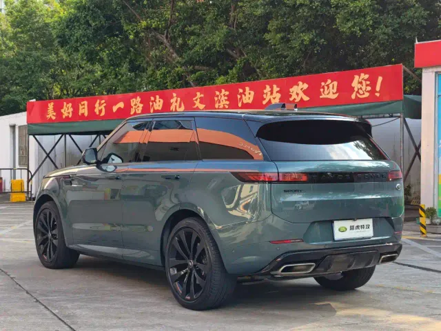 Land Rover Range Rover Sport — Фото автомобиля 11