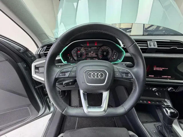 Audi Q3 — Фото автомобиля 11