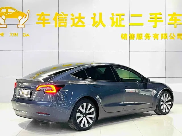 Tesla Model 3 — Фото автомобиля 3