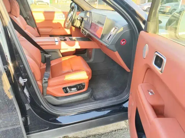 Li Auto L9 — Фото автомобиля 13