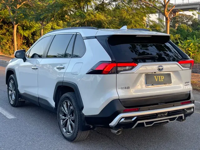 Toyota RAV4 — Фото автомобиля 4