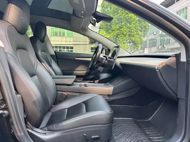 Tesla Model 3 — Фото автомобиля 19