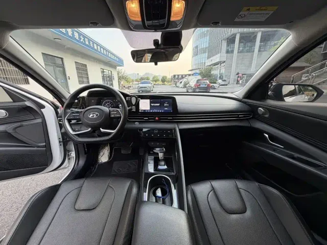 Hyundai Elantra — Фото автомобиля 5