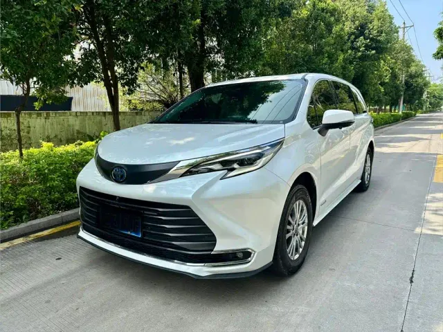 Фотография автомобиля — Toyota Sienna