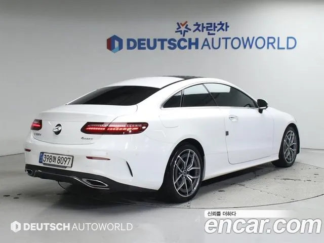 Mercedes-Benz E-Class — Фото автомобиля 2