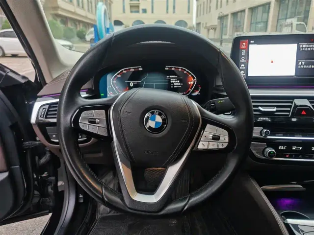 BMW 5 Series — Фото автомобиля 6