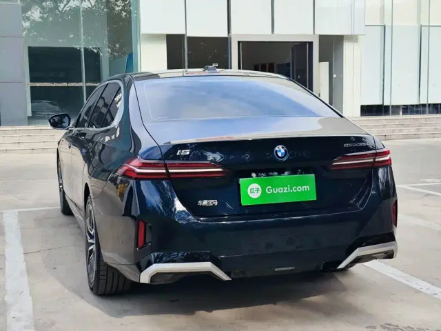 BMW i5 — Фото автомобиля 4