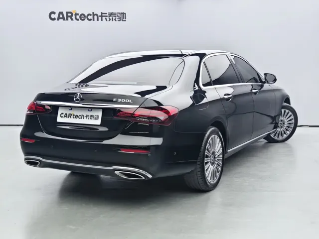 Mercedes-Benz E-Class — Фото автомобиля 3