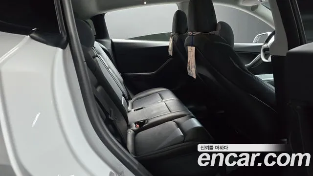 Tesla Model Y — Фото автомобиля 17
