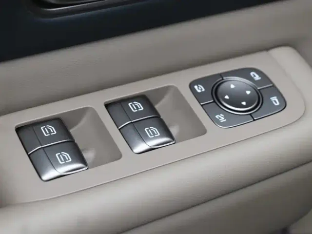 Li Auto Li Auto MEGA 2025 Model Home Family Special Edition — Фото автомобиля 11