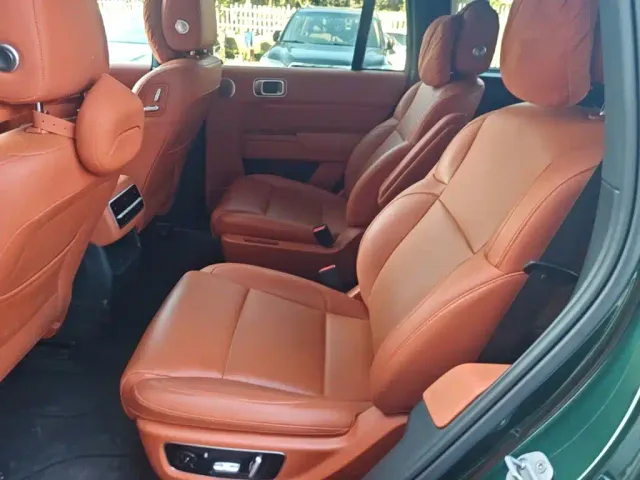 Li Auto L8 — Фото автомобиля 16