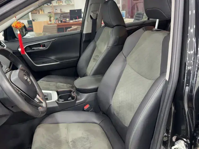 Toyota RAV4 — Фото автомобиля 7