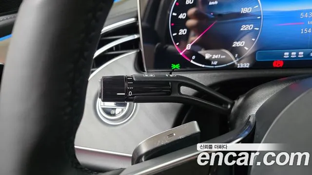 Mercedes-Benz E-Class — Фото автомобиля 24