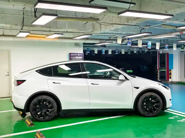 Tesla Model Y 2022 Long Range AWD — Фото автомобиля 5