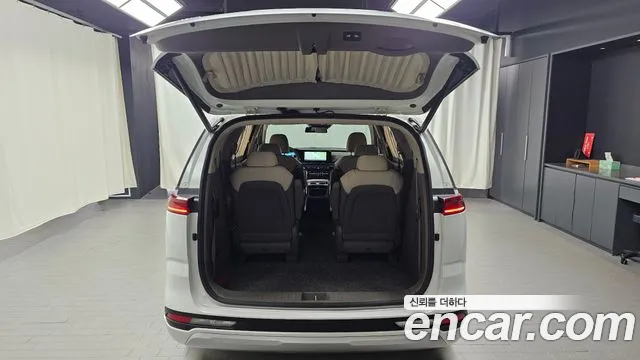 Kia Carnival Generation 4 — Фото автомобиля 16