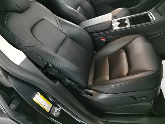 Tesla Model Y — Фото автомобиля 24