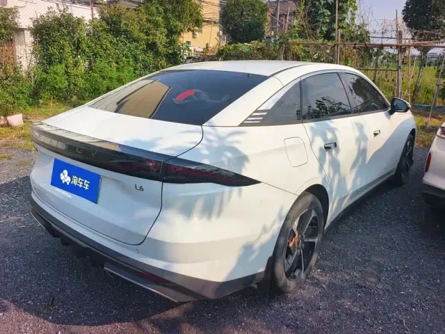 Geely Galaxy L6 — Фото автомобиля 3
