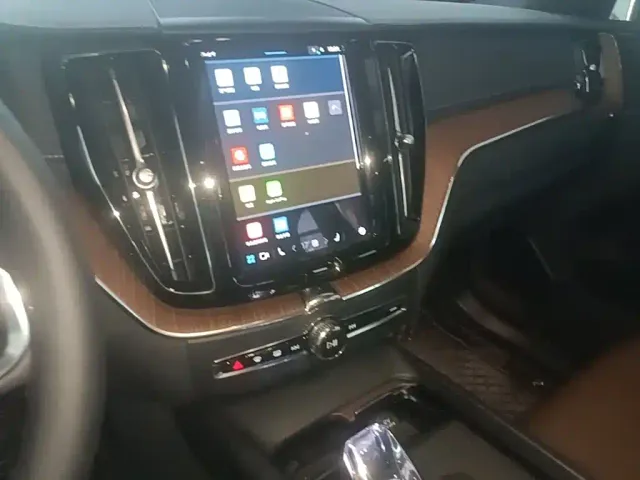 Volvo XC60 — Фото автомобиля 12