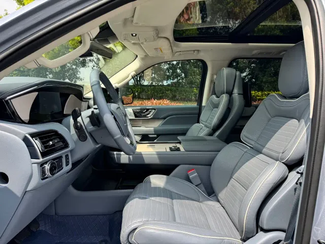 Lincoln Navigator — Фото автомобиля 7