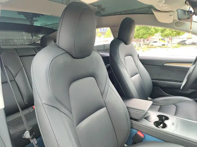 Tesla Model 3 — Фото автомобиля 20